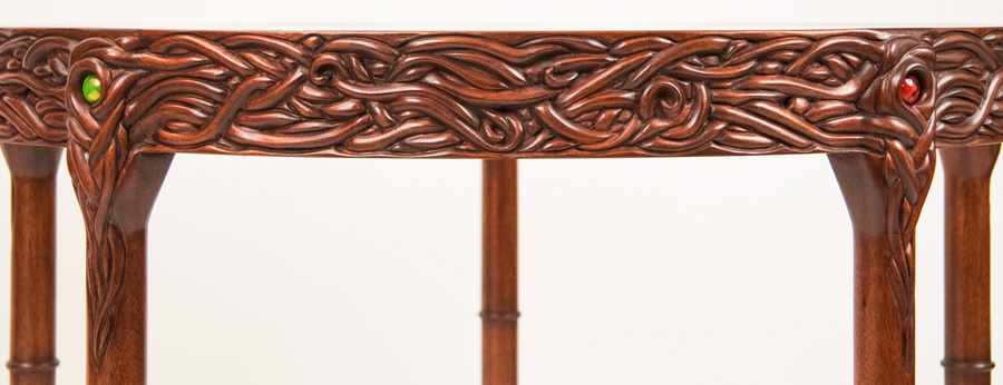 Detail of the carved rim.