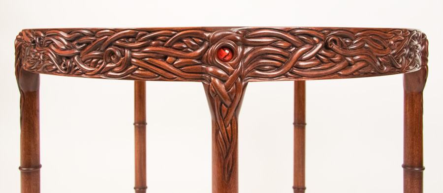 Detail of the carved rim.